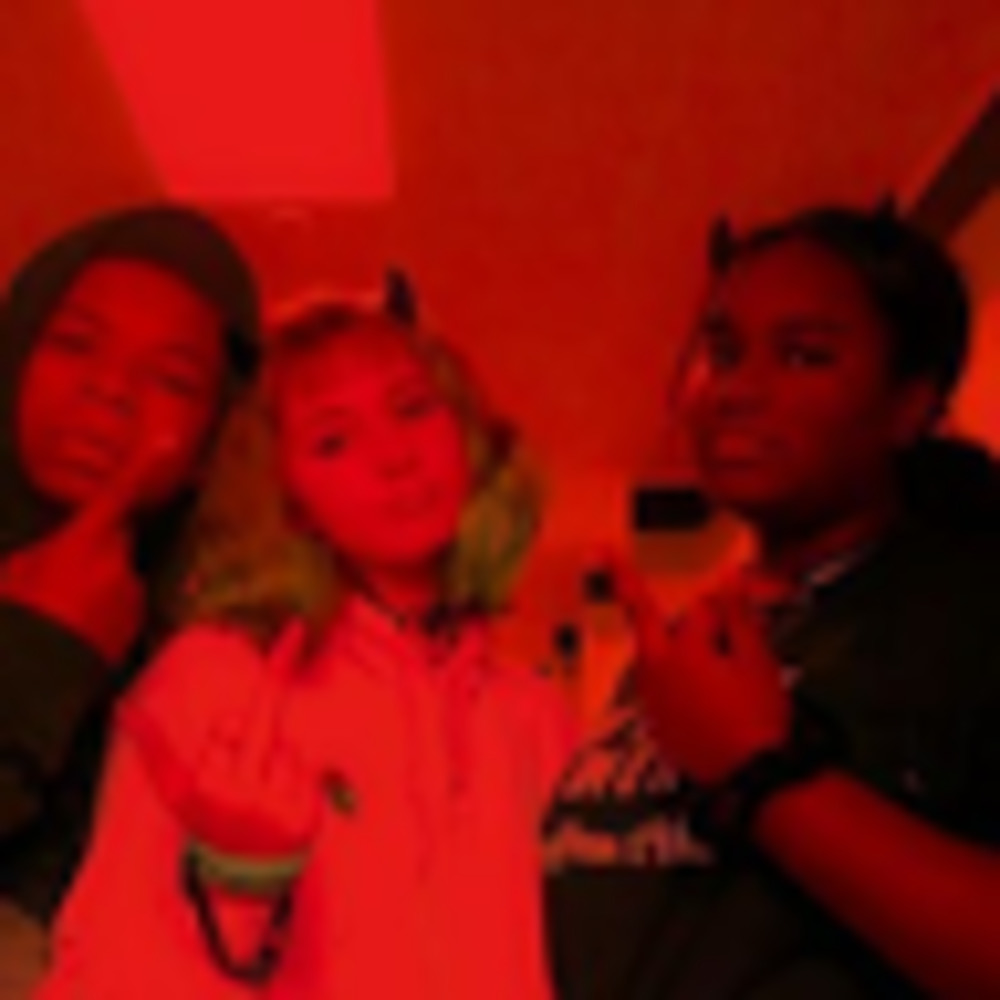 Meet your Posher, Izzy